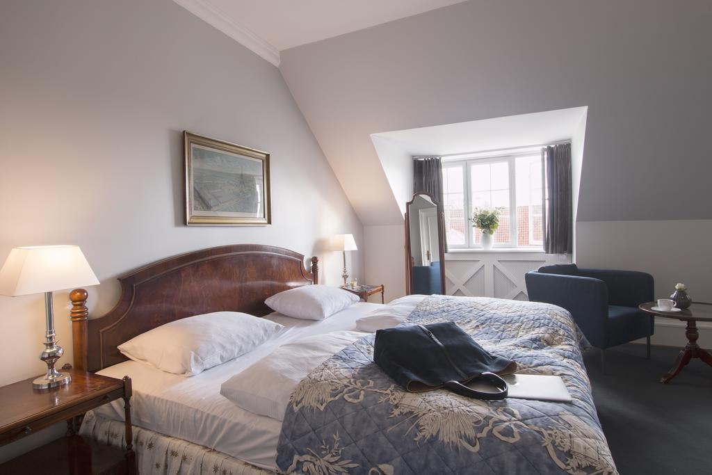Hotel Fredensborg Store Kro Extérieur photo