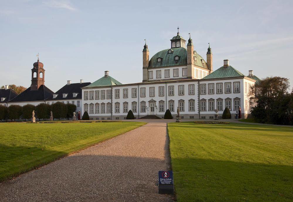 Hotel Fredensborg Store Kro Extérieur photo
